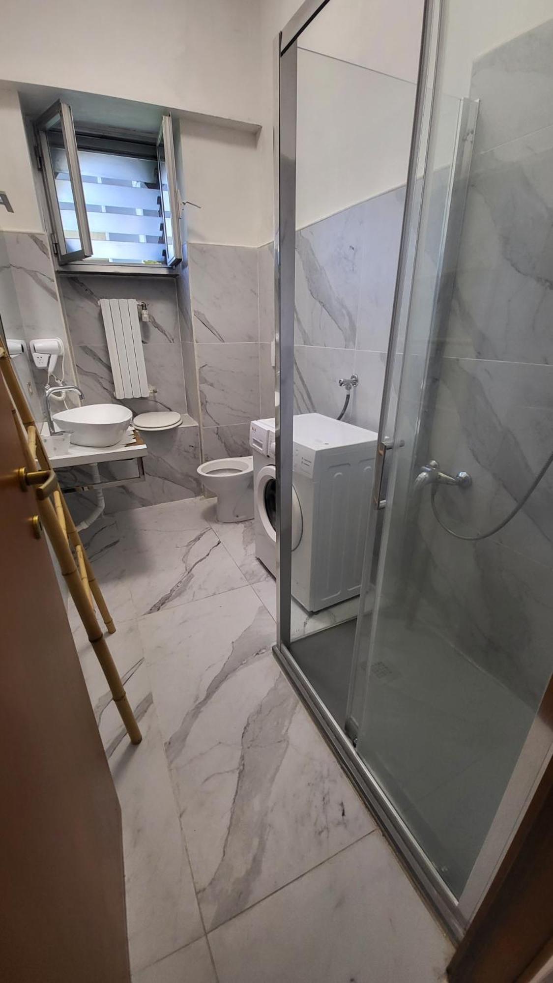Toma Apartment Trilocale Moderno Per Max 6 Persone Milan Luaran gambar