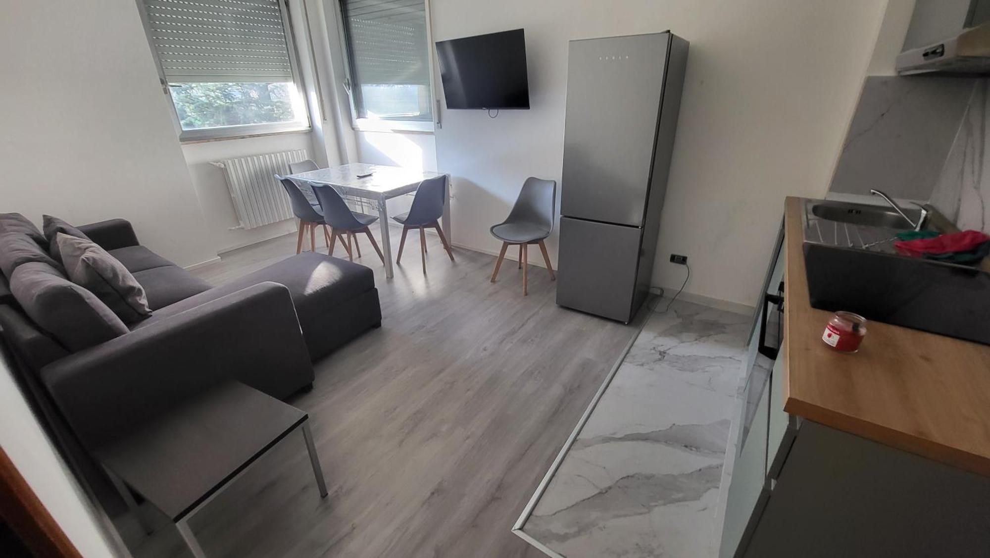 Toma Apartment Trilocale Moderno Per Max 6 Persone Milan Luaran gambar