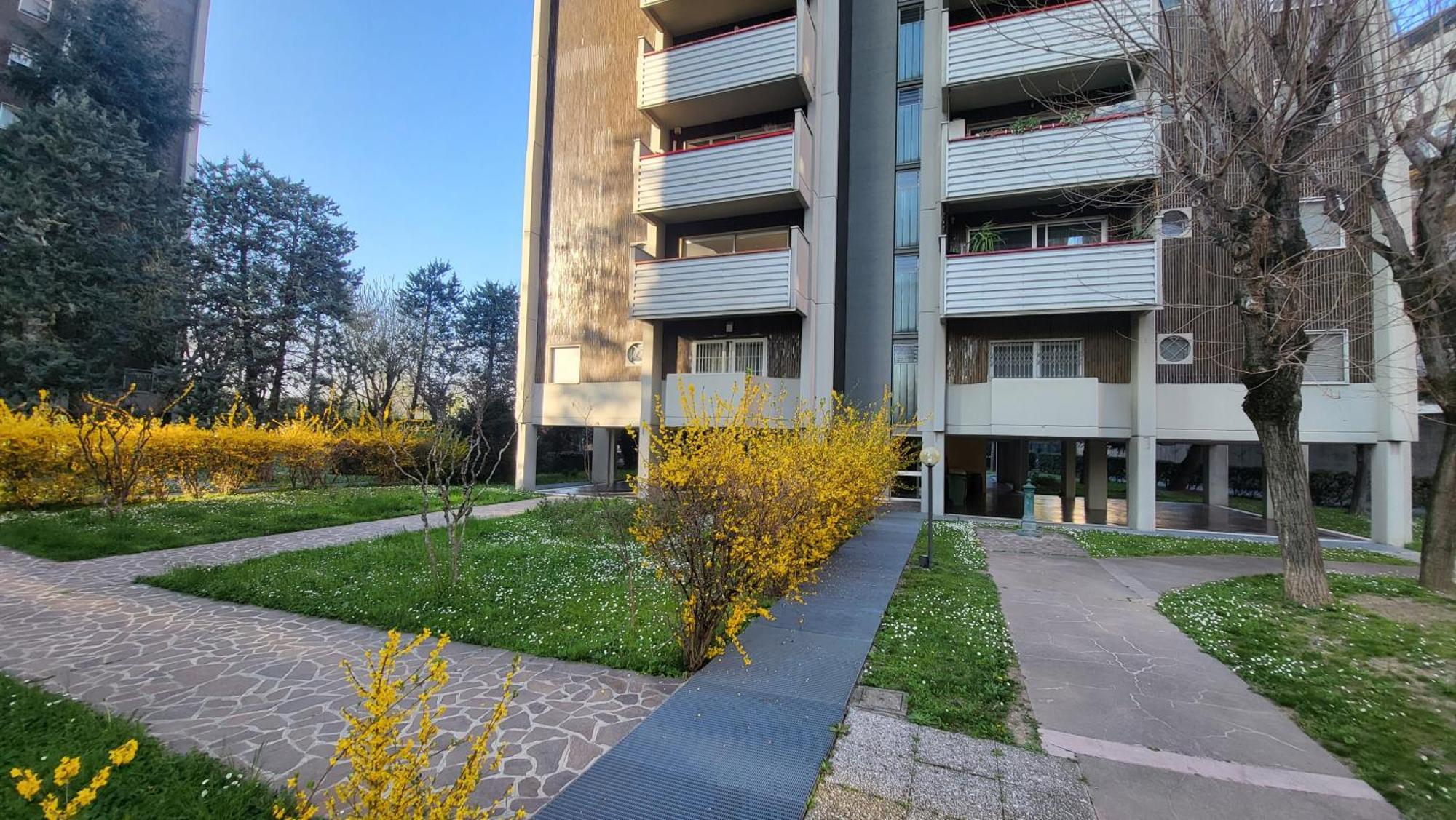 Toma Apartment Trilocale Moderno Per Max 6 Persone Milan Luaran gambar