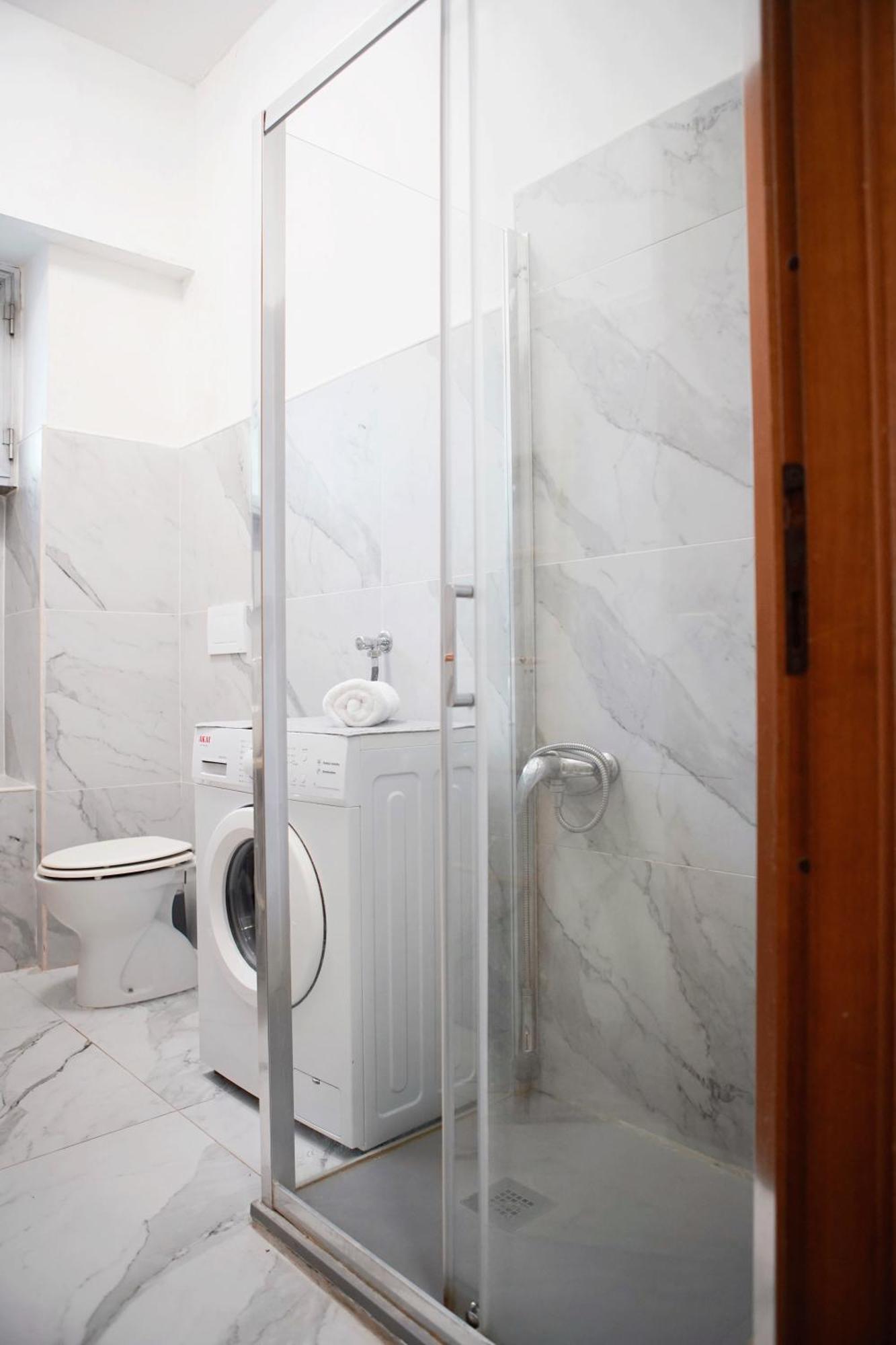 Toma Apartment Trilocale Moderno Per Max 6 Persone Milan Luaran gambar