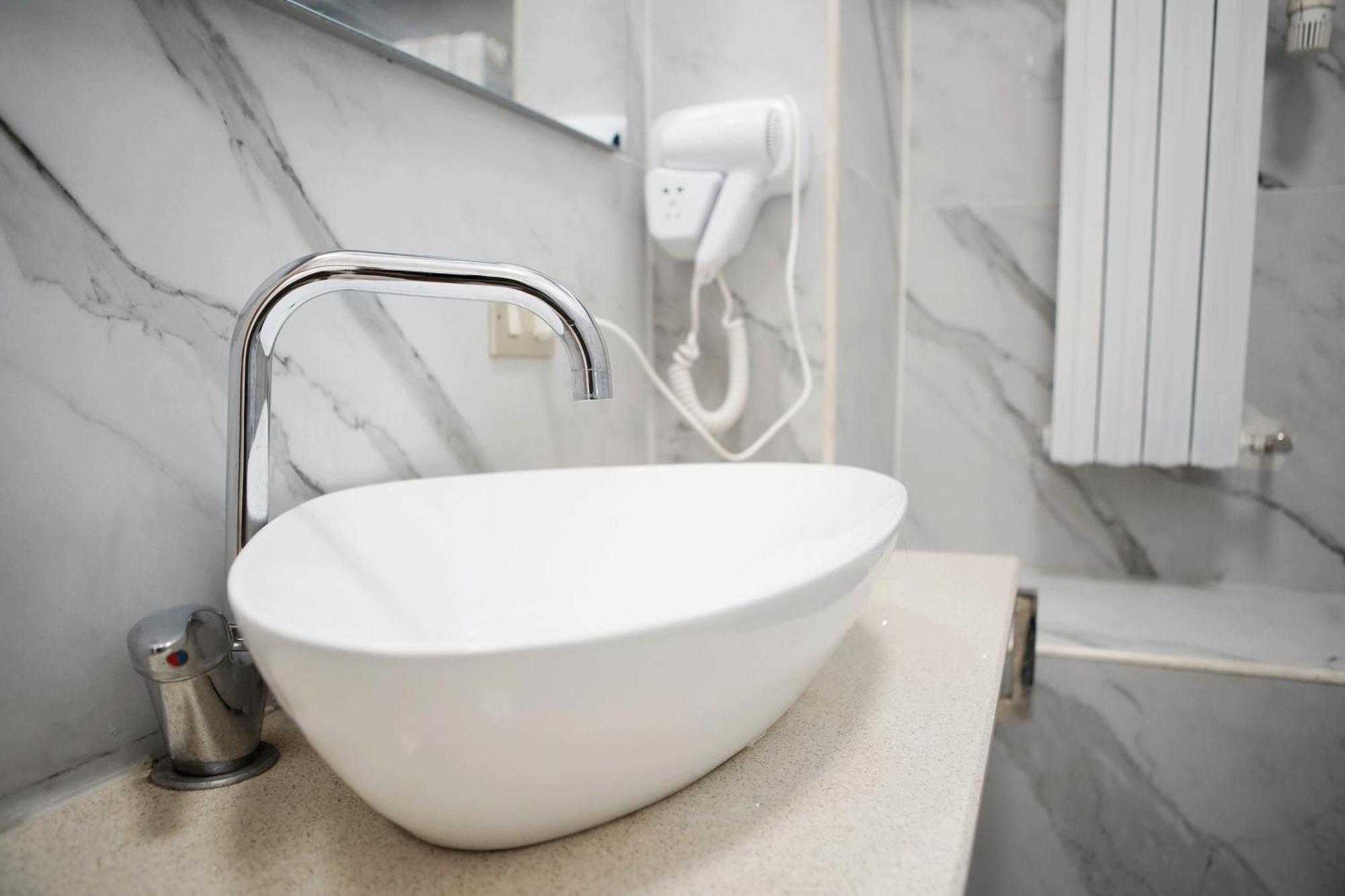 Toma Apartment Trilocale Moderno Per Max 6 Persone Milan Luaran gambar