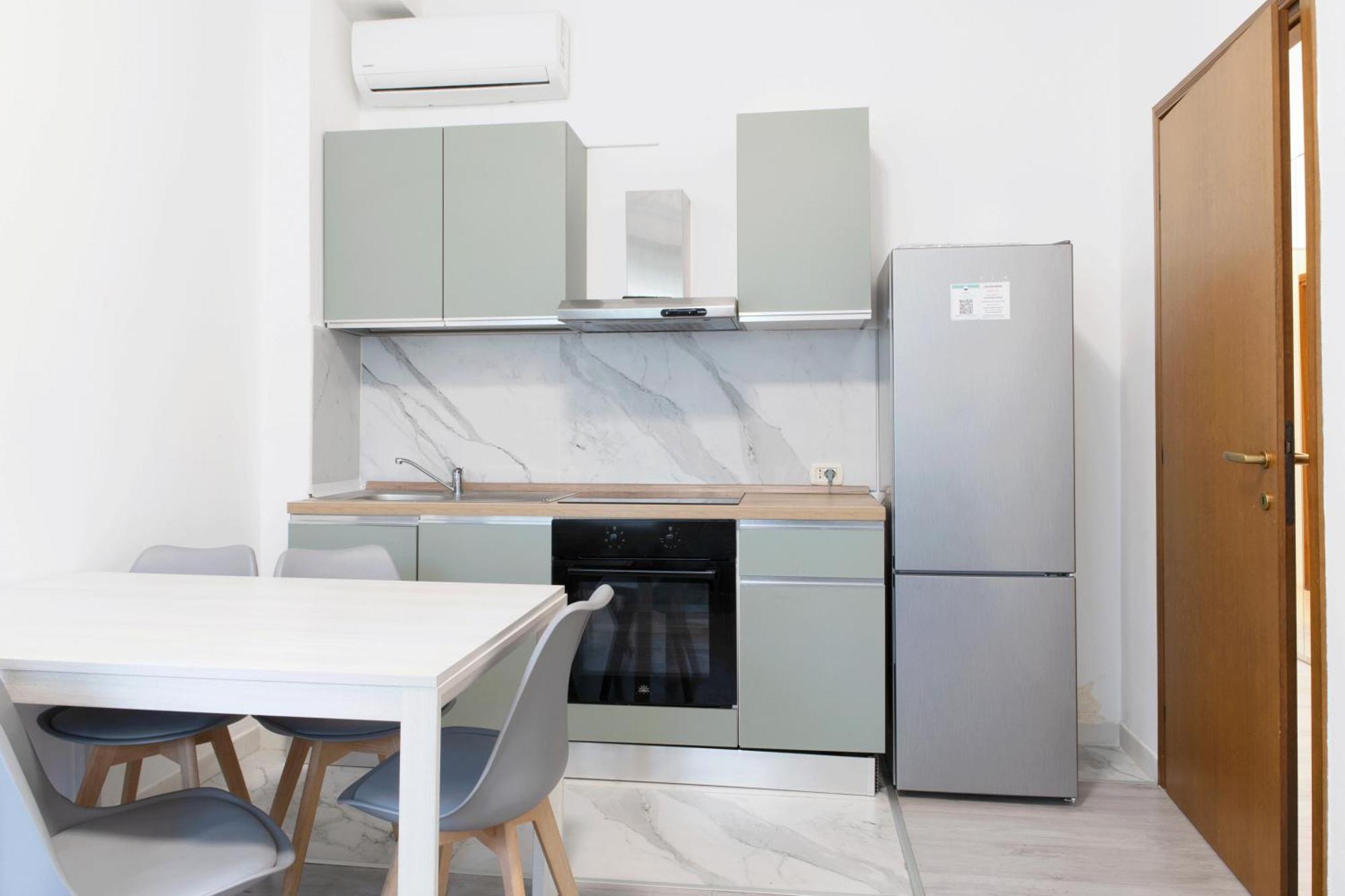Toma Apartment Trilocale Moderno Per Max 6 Persone Milan Luaran gambar